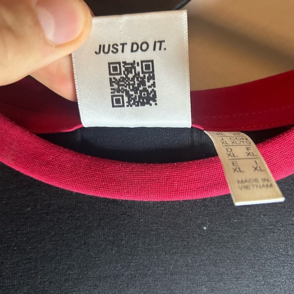 Nike L.A Laker NBA compression T-shirt - Picture 4 of 5